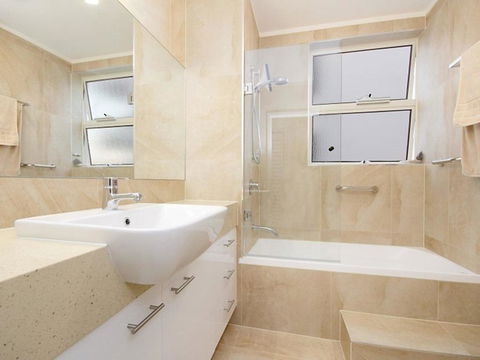 Mariner Cove 1 - 2 BDRM Apt On Parkyn Pde - Accommodation Perth 3