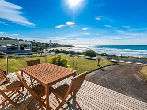 MAVI BEACH HOUSE - Beachfront, Wifi, Views - Accommodation Perth 0