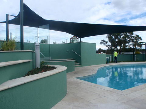 McNevins Logan Park Motel - Perth Resorts 2