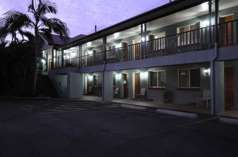 McNevins Logan Park Motel - Perth Resorts 1