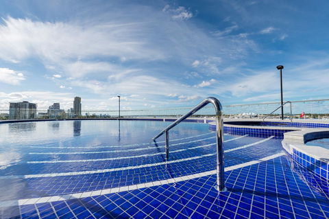 Meriton Suites Southport - Accommodation Perth 2