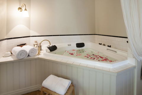 Merrow Cottages - Forest Edge - Accommodation Perth 3