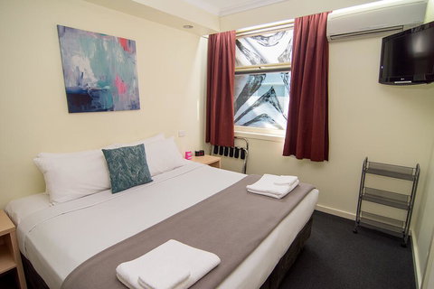 Miami Hotel Melbourne - Accommodation Perth 1