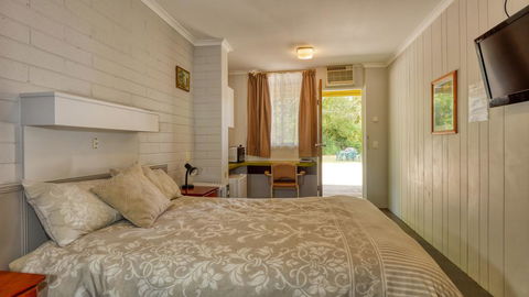 Millers Cottage Motel - Accommodation Perth 2