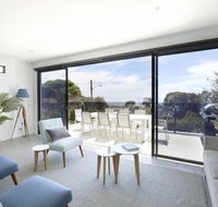 Mills Beach Retreat Luxury Family Retreat with hydrotherapy spa opposite beach walk to village - Accommodation Perth