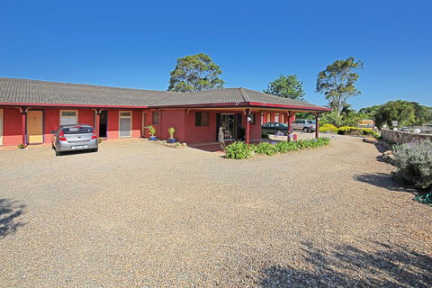 Milton Village Motel - Accommodation Perth 2