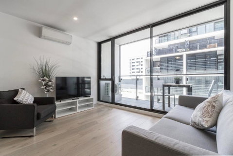 Modern & Bright 2BR Apt- Parking, WIFI, Pool & Gym - Accommodation Perth 0