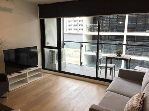 Modern & Bright 2BR Apt- Parking, WIFI, Pool & Gym - Accommodation Perth 3