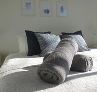 Modern 3 Bedroom Apt With FREE Parking Netflix Wifi  Welcome Wine by BnB Pro - Accommodation Perth