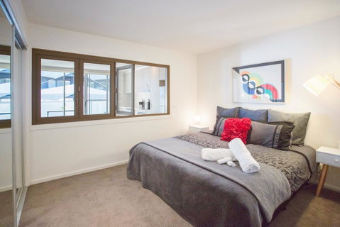 Modern Executive Apartment @ Braddon, 1BR, Wine, Wifi, Secure Parking, Canberra - Accommodation Perth 2