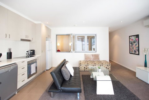 Modern Executive Apartment @ Braddon, 1BR, Wine, Wifi, Secure Parking, Canberra - Accommodation Perth 1