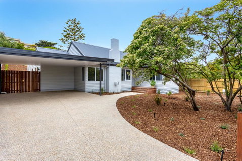 Molly's Beach House: - Accommodation Perth 0