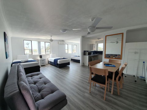 Montego Mermaid Beach Motel - Accommodation Perth 1