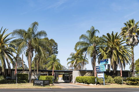 Motel Oasis - Accommodation Perth 0