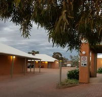 Mud Hut Motel - Perth Resorts