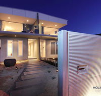 Nautilus Villa Luxury Retreat modern large double beachfront townhouse water views - Accommodation Perth