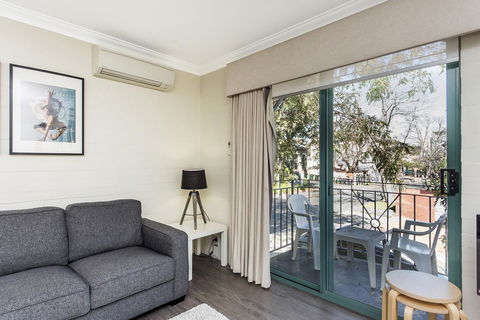 Subiaco Village 30 - Accommodation Perth 6