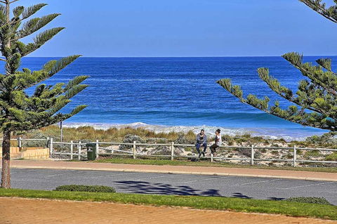 Beachfront @ Scarbs - Accommodation Perth 14