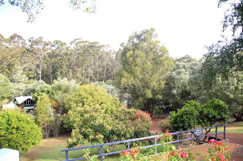 Riverglen Chalets - Perth Resorts 10