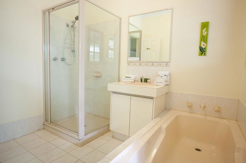 Riverglen Chalets - Perth Resorts 23