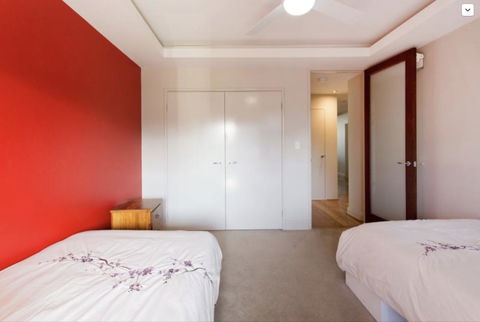 Adele's Luxury South Beach Apartment With King Bed - Perth Resorts 8