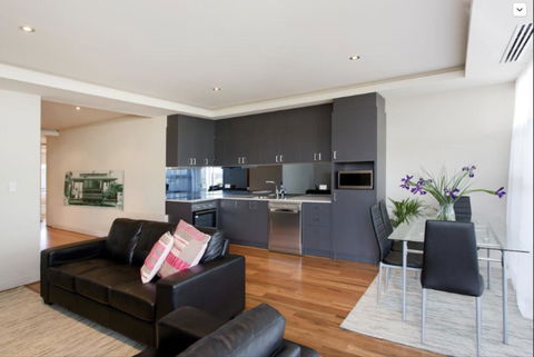 Adele's Luxury South Beach Apartment With King Bed - Perth Resorts 10