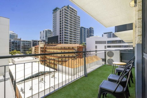 Oversized Eastend Sleeps 6 Free PARKING+POOL WIFI - Accommodation Perth 36