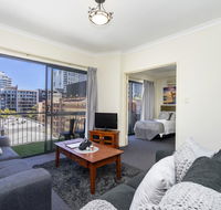 Oversized Eastend sleeps 6 Free PARKINGPOOL WIFI