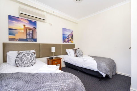 Oversized Eastend Sleeps 6 Free PARKING+POOL WIFI - Accommodation Perth 28