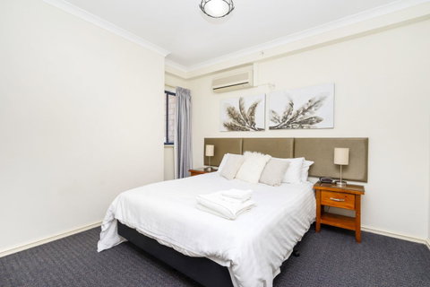 Oversized Eastend Sleeps 6 Free PARKING+POOL WIFI - Accommodation Perth 11