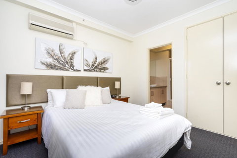 Oversized Eastend Sleeps 6 Free PARKING+POOL WIFI - Accommodation Perth 18