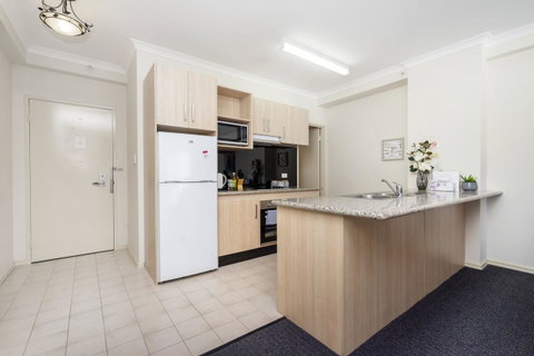 Oversized Eastend Sleeps 6 Free PARKING+POOL WIFI - Accommodation Perth 10