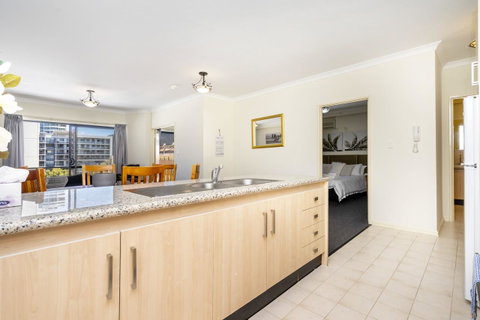 Oversized Eastend Sleeps 6 Free PARKING+POOL WIFI - Accommodation Perth 4