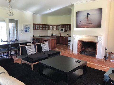 Caves Road Guest Houses - Perth Resorts 8