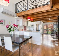Spacious Central Townhouse - Perth Resorts