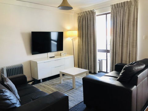 West Beach Lagoon 107 - Great Value - Accommodation Perth 6