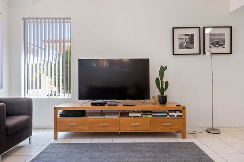 Cooper Street - Accommodation Perth 2