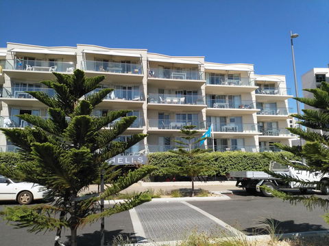 Salty Kiss - Perth Resorts 1