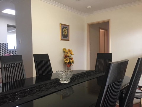 â˜… Stylish Family Home! â˜… - Accommodation Perth 7