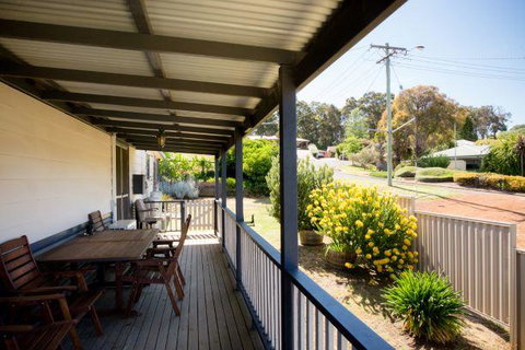 Yvonnes Rest Holiday Home - Perth Resorts 1