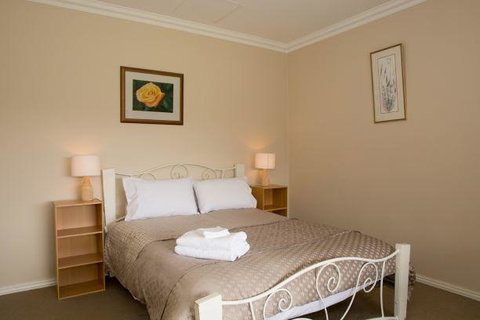 Yvonnes Rest Holiday Home - Perth Resorts 5