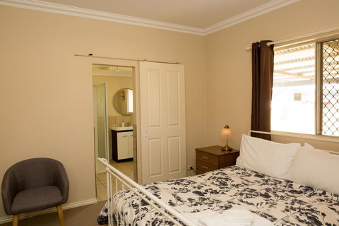 Yvonnes Rest Holiday Home - Perth Resorts 3