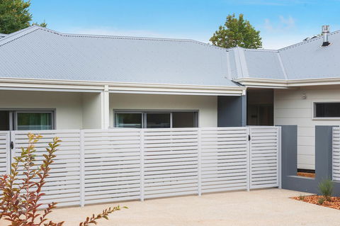 Churchill Studios - Perth Resorts 6