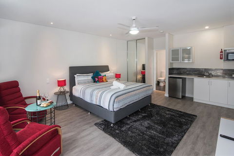 Churchill Studios - Perth Resorts 3