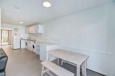 West Beach Lagoon 206 - Sleeps Three! Value!!! - Accommodation Perth 6