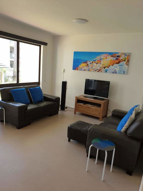 West Beach Lagoon 206 - Sleeps Three! Value!!! - Accommodation Perth 5