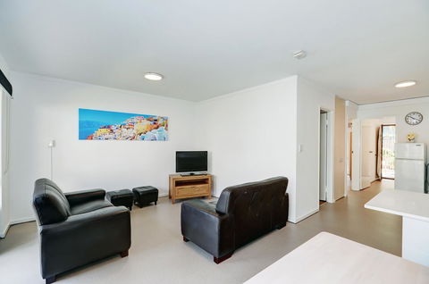 West Beach Lagoon 206 - Sleeps Three! Value!!! - Accommodation Perth 12