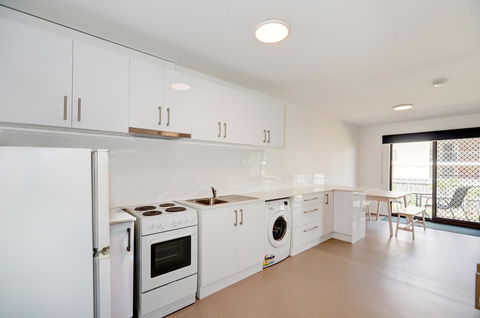 West Beach Lagoon 206 - Sleeps Three! Value!!! - Accommodation Perth 9