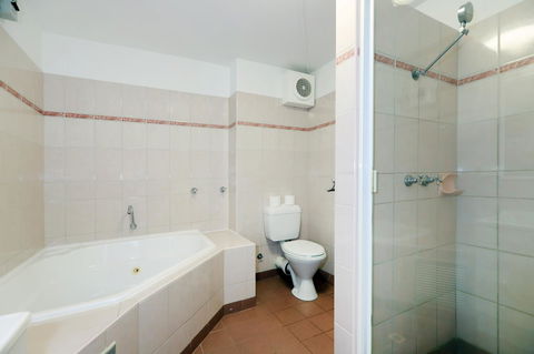 West Beach Lagoon 206 - Sleeps Three! Value!!! - Accommodation Perth 8