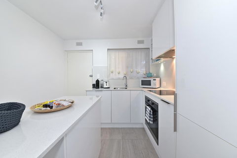 Cottesloe Apartment Close To Beach - Perth Resorts 3